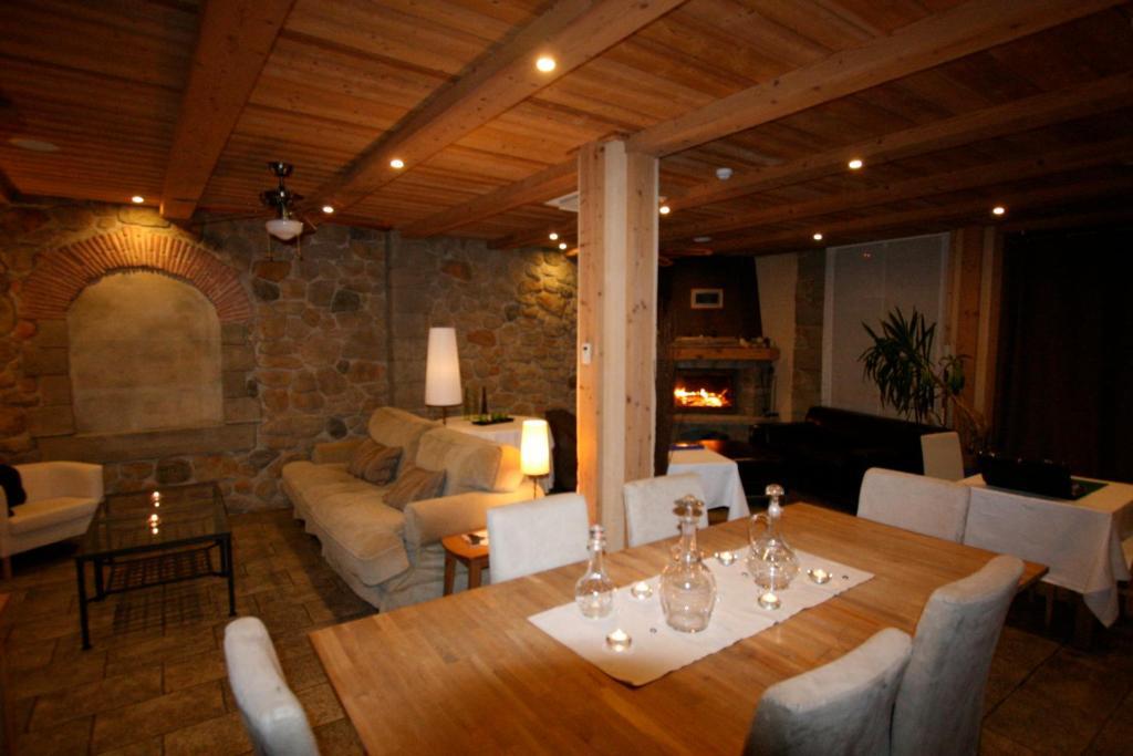 Hotel La Placa Garriguella Kültér fotó