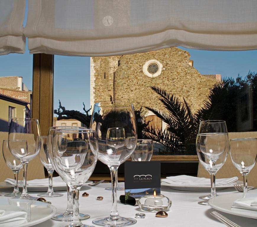 Hotel La Placa Garriguella Kültér fotó
