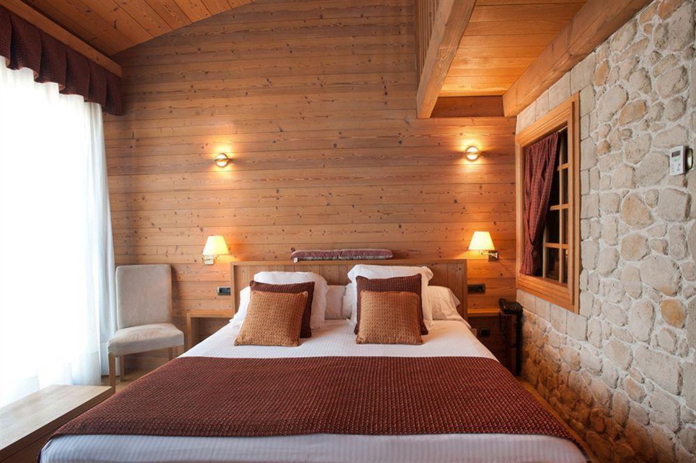 Hotel La Placa Garriguella Kültér fotó