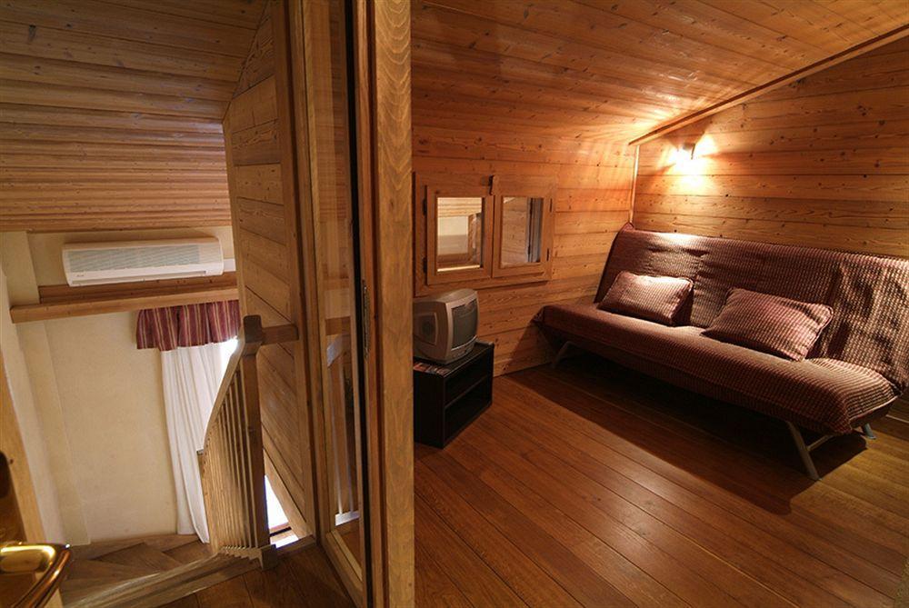 Hotel La Placa Garriguella Kültér fotó