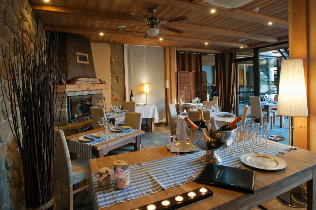 Hotel La Placa Garriguella Kültér fotó