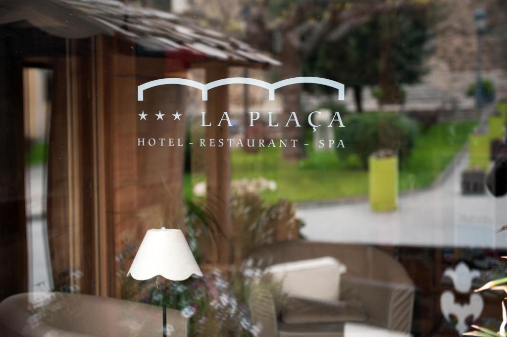 Hotel La Placa Garriguella Kültér fotó
