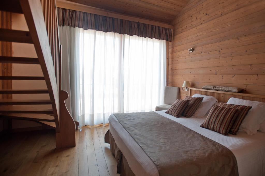 Hotel La Placa Garriguella Szoba fotó